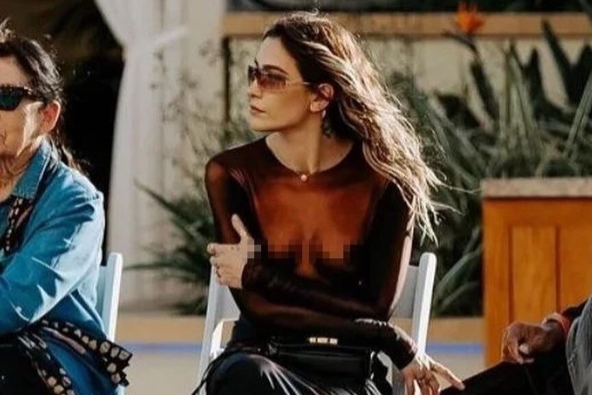 Con gai Michael Jackson dien mot vay in hinh co the hinh anh