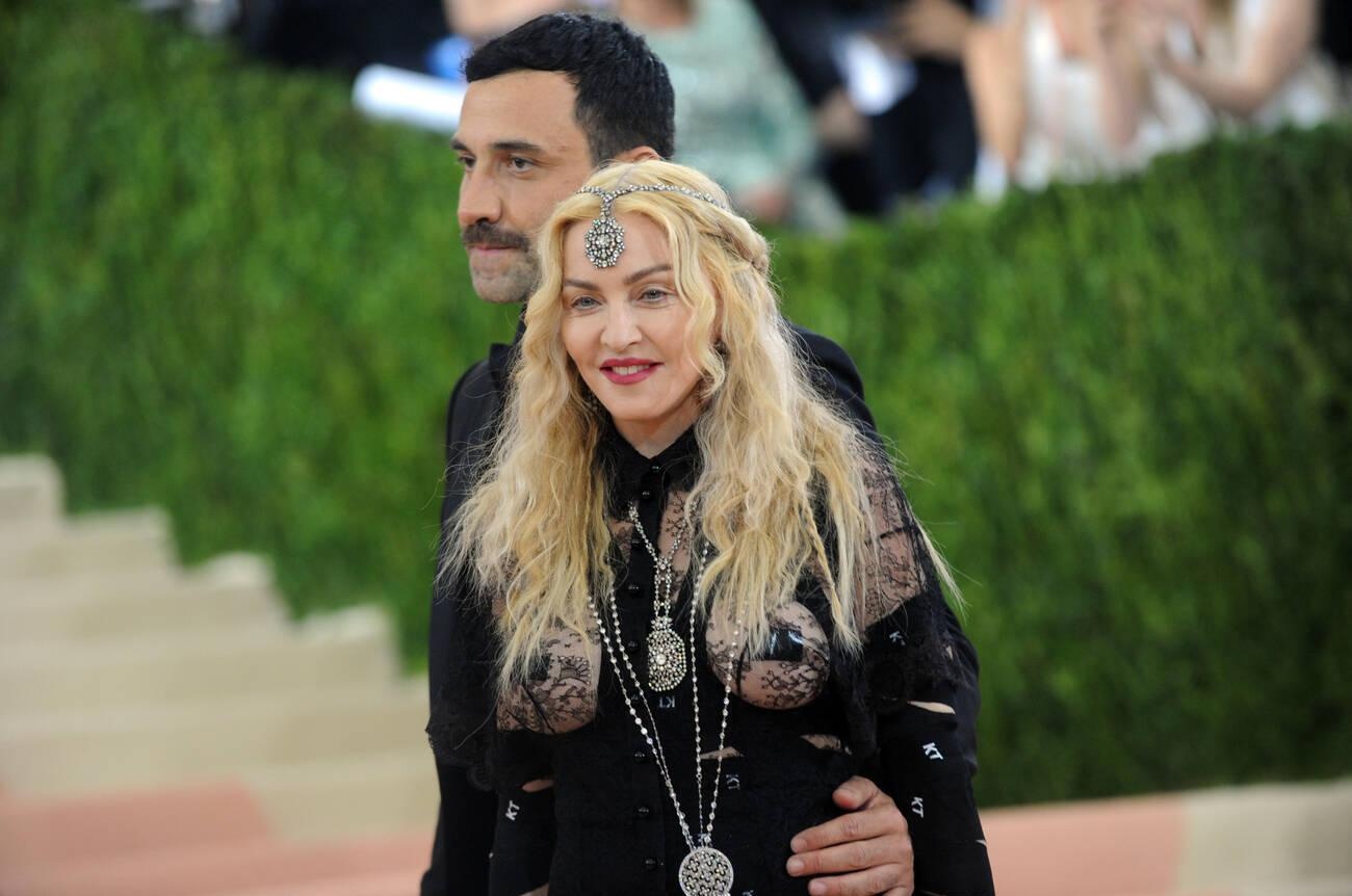váy khỏa thân metgala ảnh 5 vay khoa than metgala anh 5