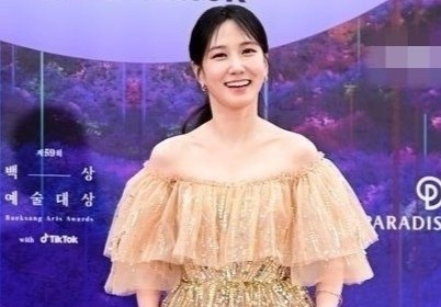 Nu dien vien mac xau nhat tham do Baeksang 2023 hinh anh