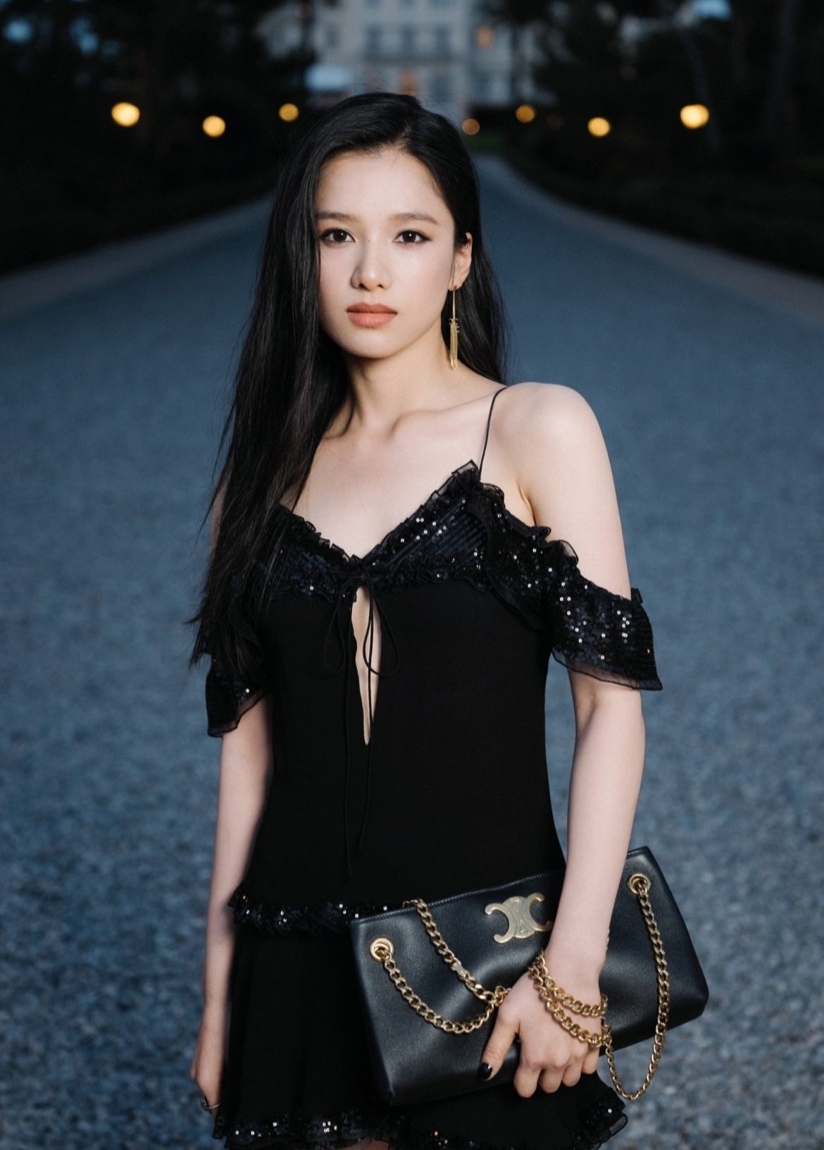 lisa v celine anh 10