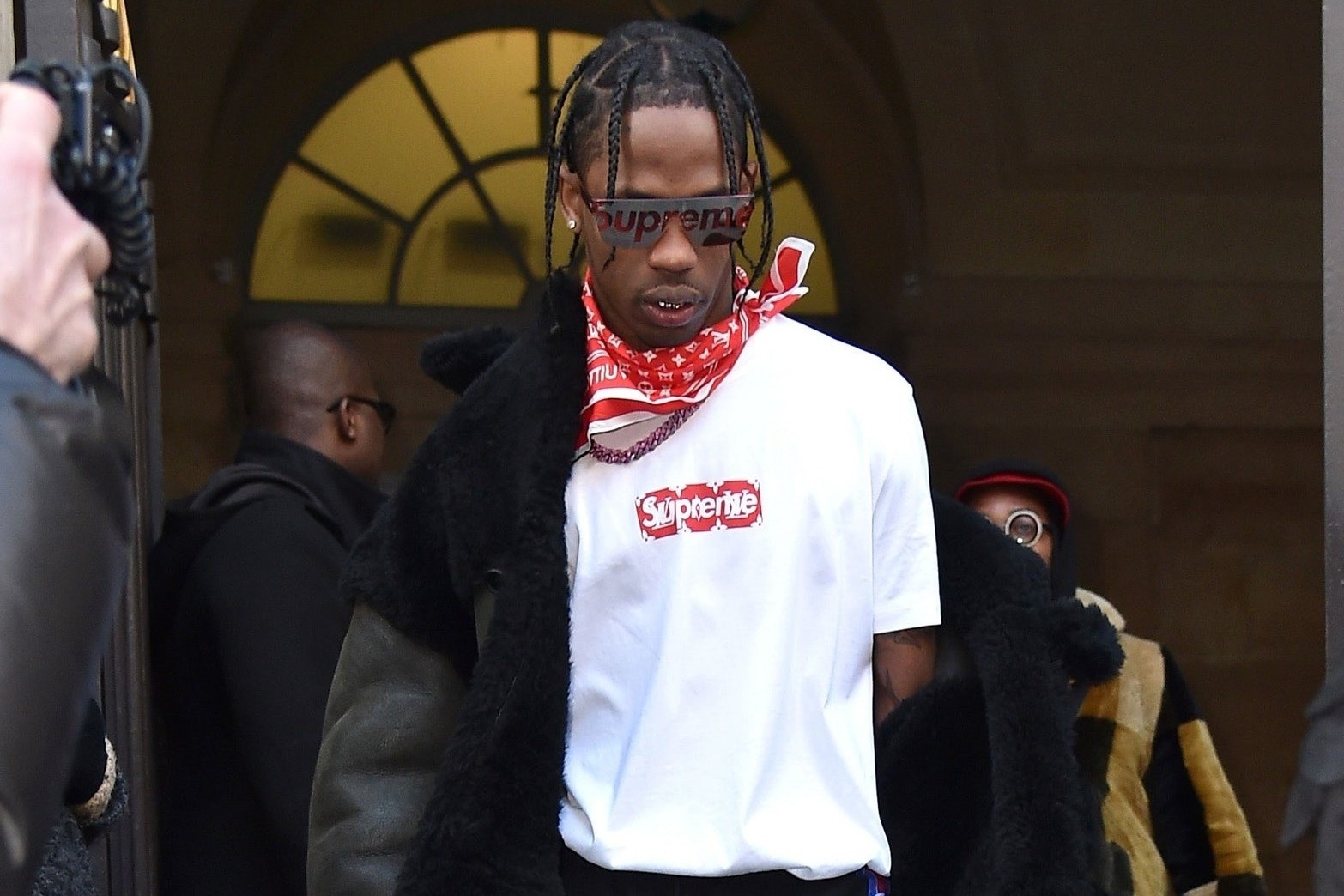 Khung hoang cua de che Supreme tri gia 2 ty USD hinh anh