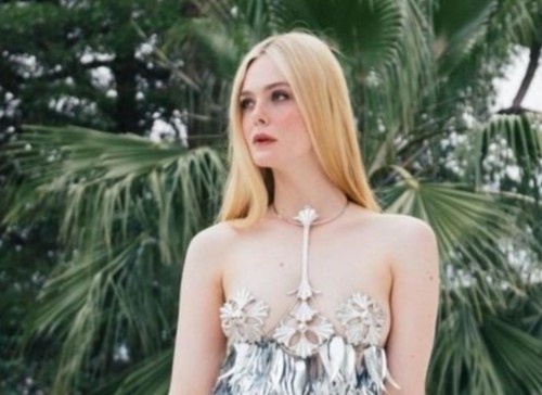 Vay lo vong mot cua sao nu thong tri Cannes 2023 hinh anh