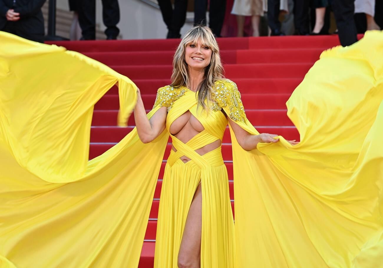 váy hở ngực ảnh 1 vay ho nguc anh 1