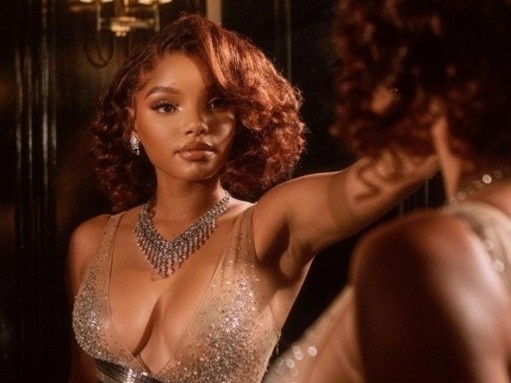 Voc dang doi thuong cua nang tien ca da mau Halle Bailey hinh anh