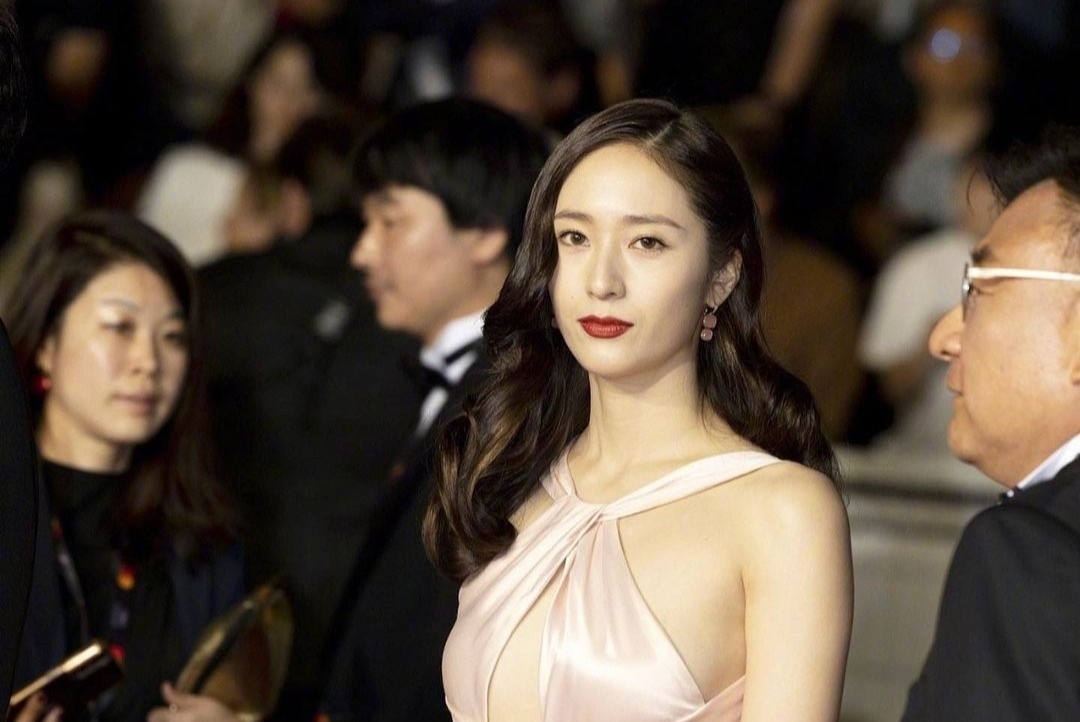 Vay xe nguc va nhung yeu to giup Krystal gay chu y hinh anh