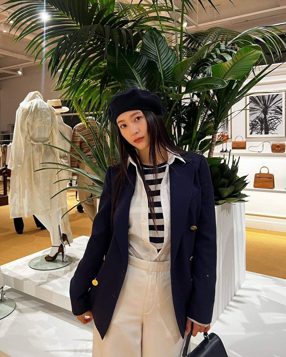 váy xẻ ngực krystal ảnh 9 vay xe nguc krystal anh 9