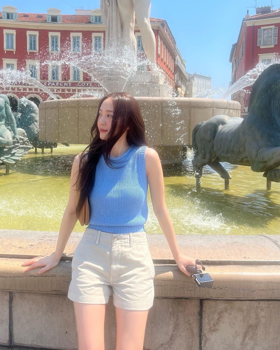 váy xẻ ngực krystal ảnh 8 vay xe nguc krystal anh 8