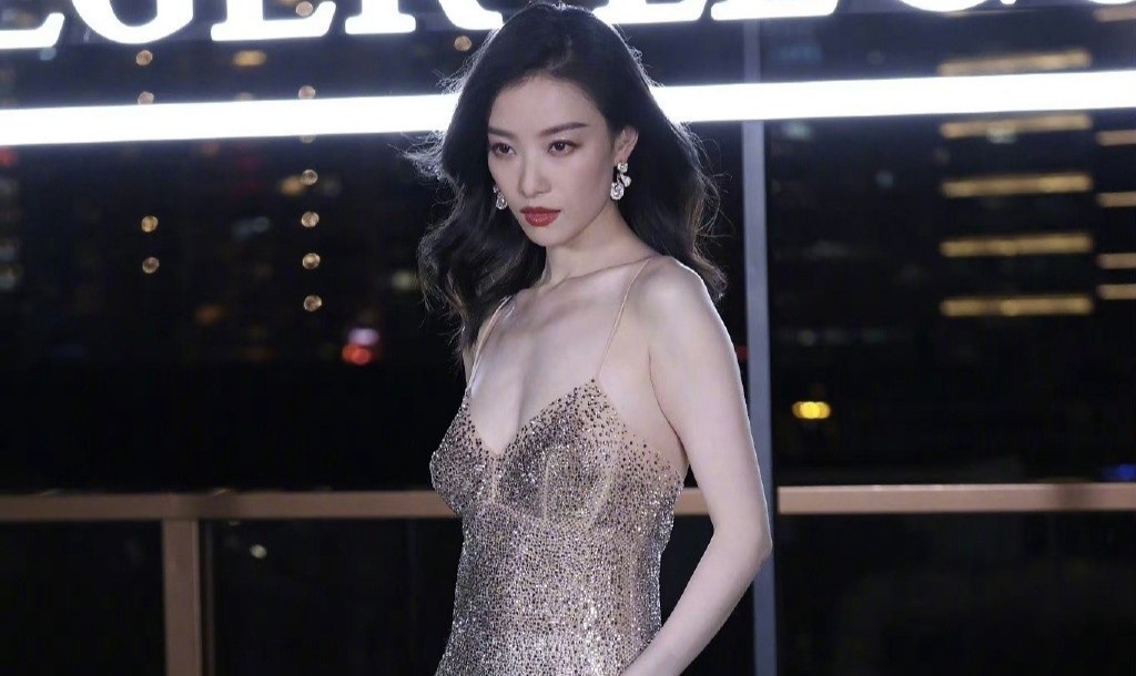 Nghe Ni mac xuyen thau hinh anh