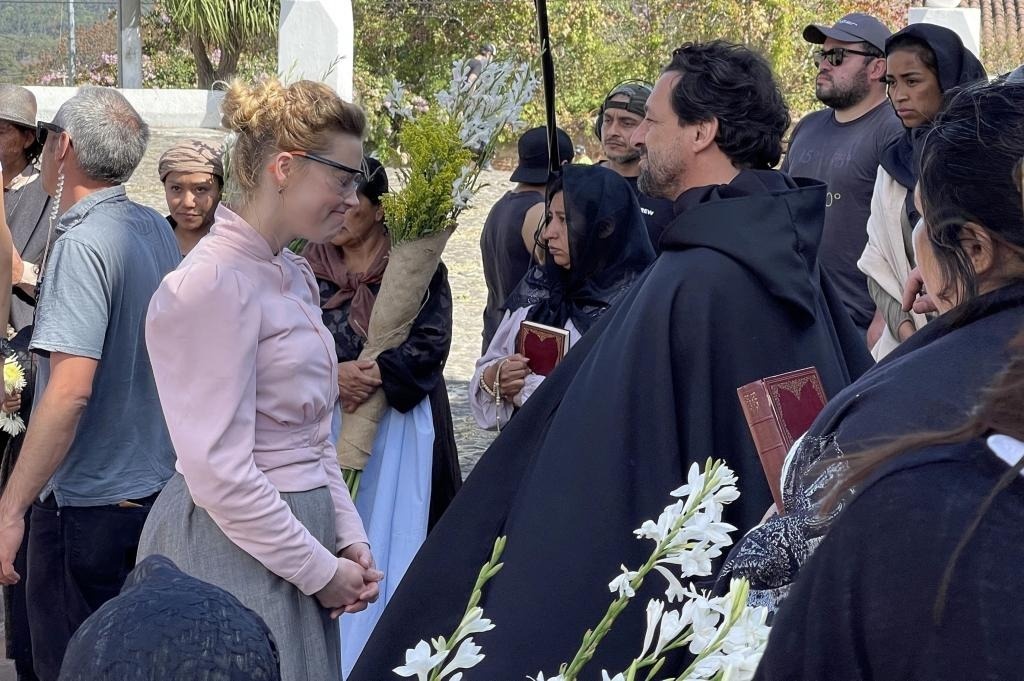 amber heard tro lai anh 1