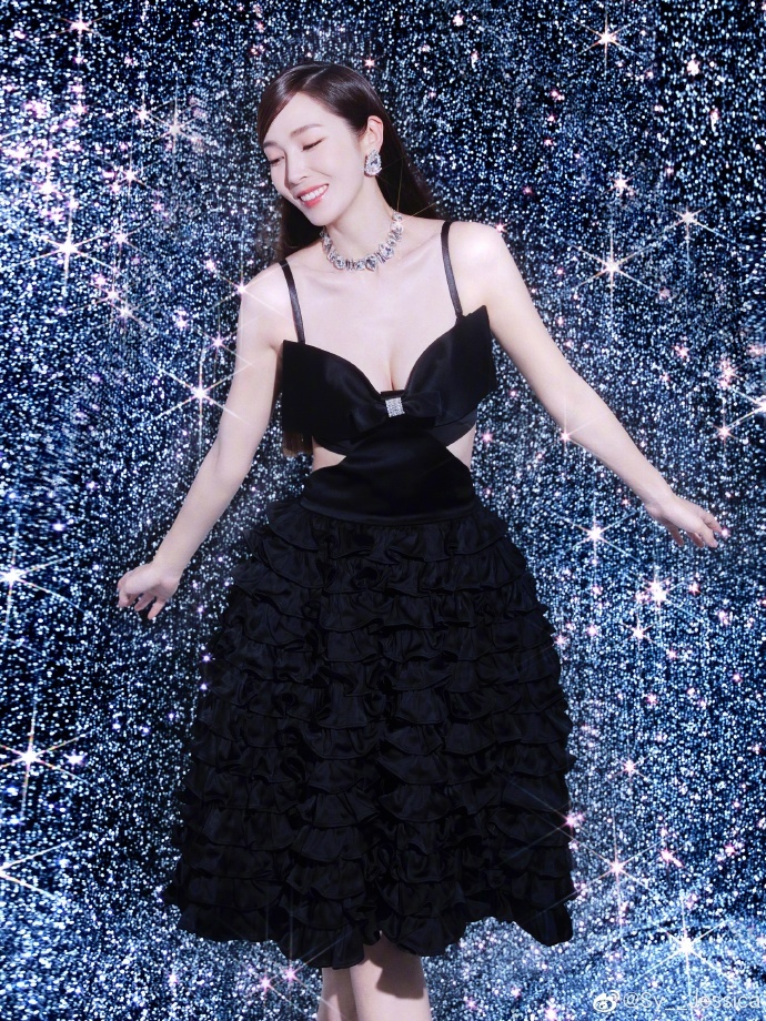 Jessica xẻ ngực ảnh 5 Jessica xe nguc anh 5