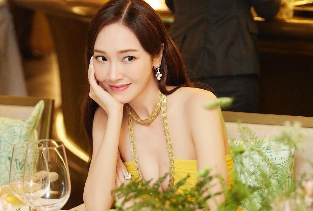 Jessica dien trang phuc xe nguc hinh anh