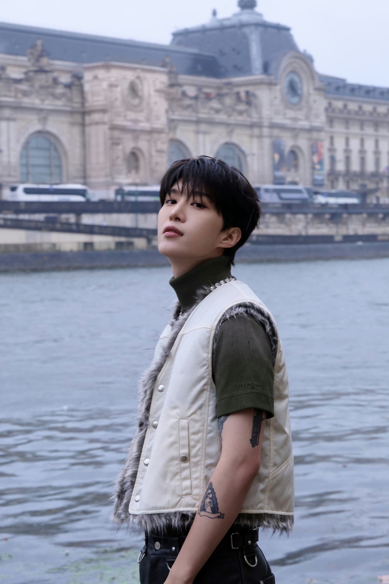 ngu thu han givenchy anh 4