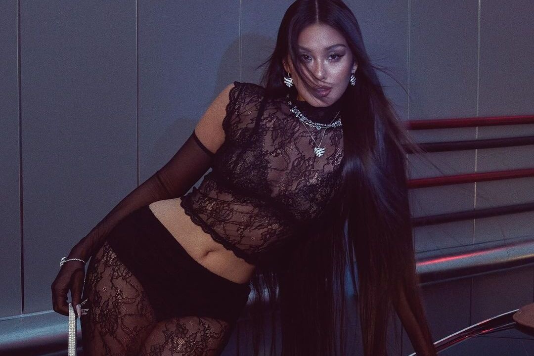 Trang phuc cua Thao Nhi Le va tuong lai mot khong quan o Viet Nam hinh anh