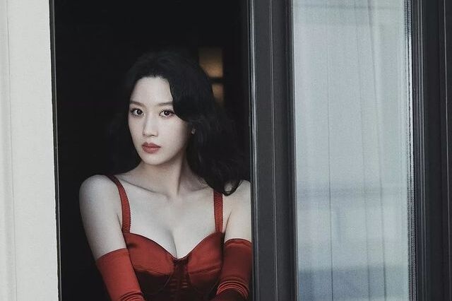 Nu dien vien Han duoc san don vi chuyen sang phong cach goi cam hinh anh