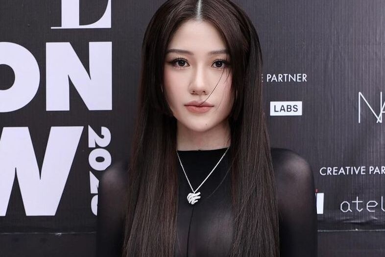 Nu chinh 'Nha ba Nu' dien mot lo noi y hinh anh