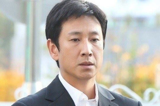 Tai tu 'Ky sinh trung' Lee Sun Kyun duoc phat hien tu vong trong oto hinh anh