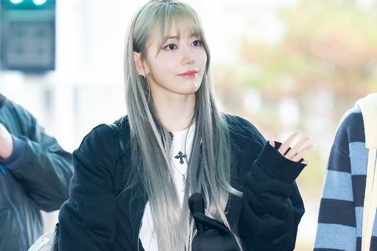 Nu than tuong Nhat Ban gay chu y khi mac vay qua ngan hinh anh