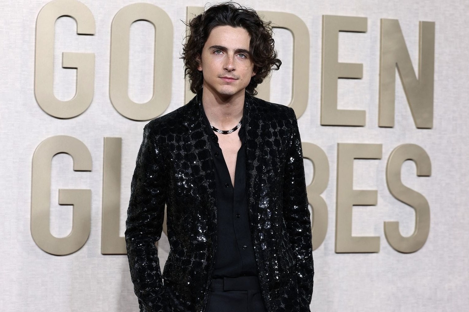 Dong ho 100.000 USD tren co tay nguoi dan ong dep nhat the gioi hinh anh