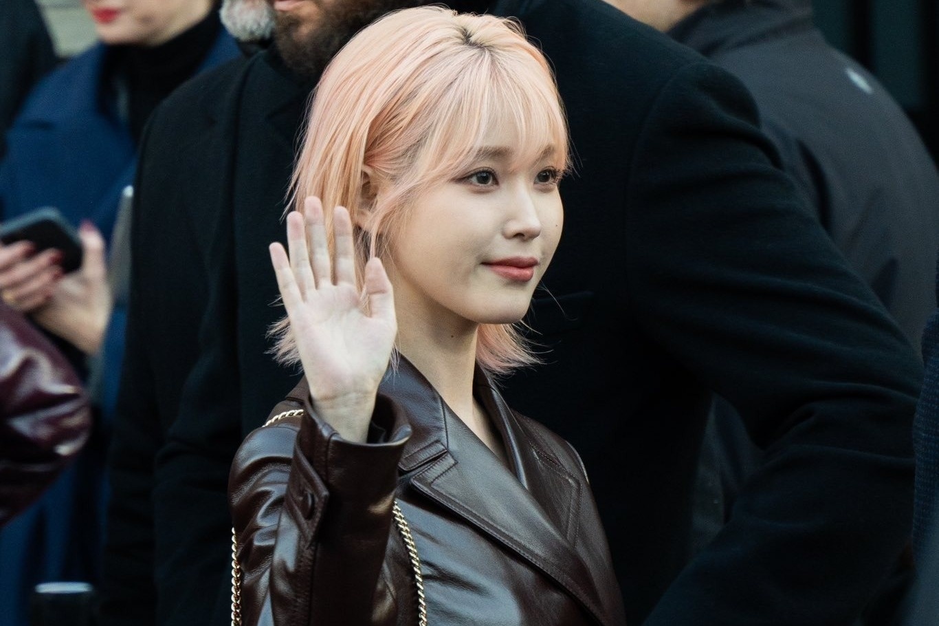 My nam Tong Uy Long, IU ngoi hang dau show Gucci hinh anh