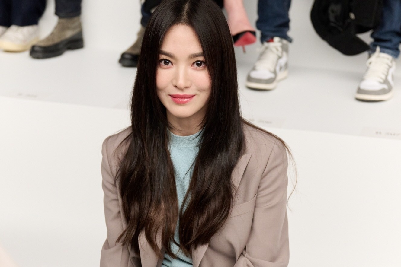 Song Hye Kyo khong mac sexy nhung van toa sang o Paris hinh anh