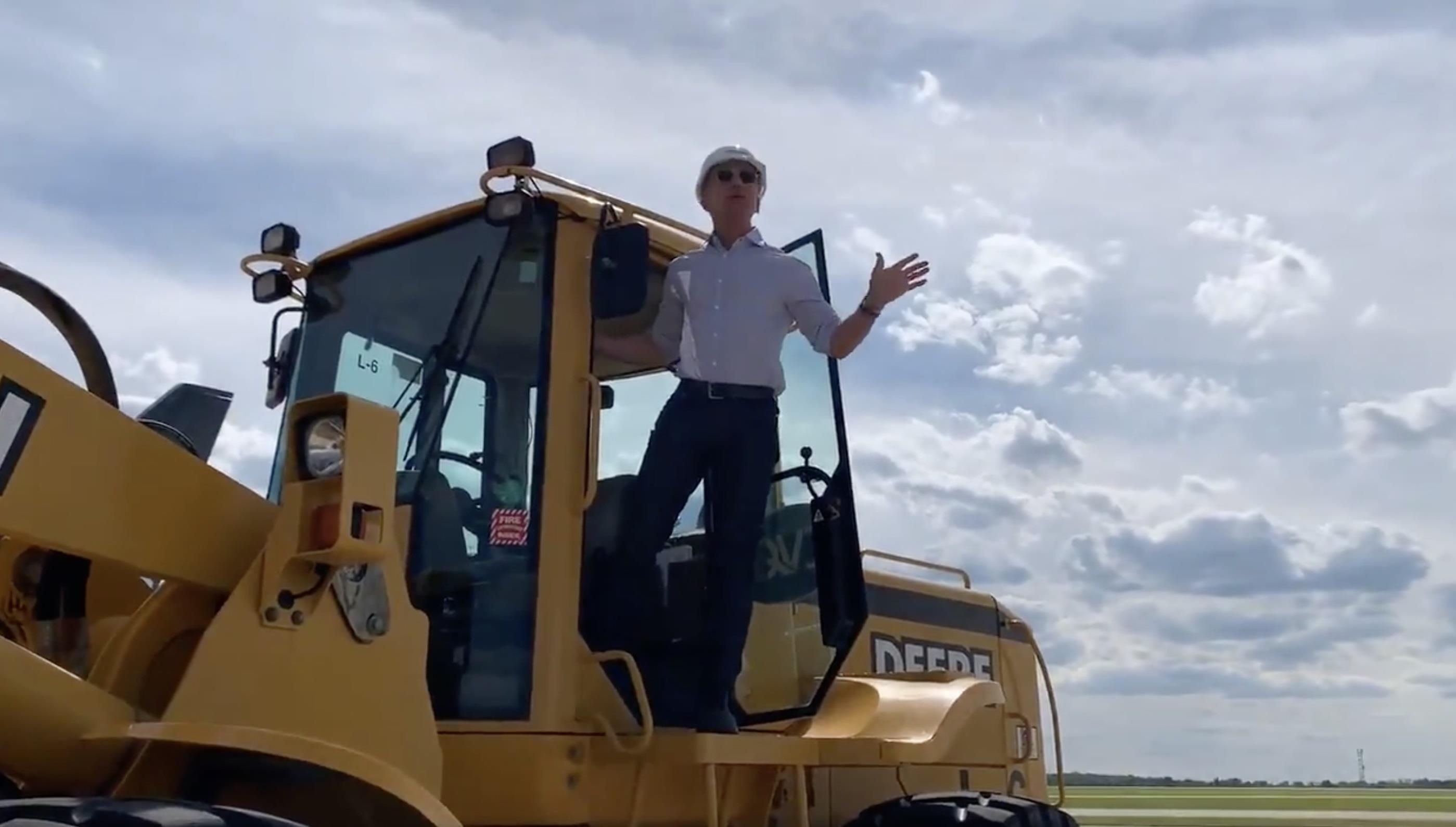 Jeff Bezos lai may ui khoi cong san bay 1,5 ty USD cua Amazon hinh anh