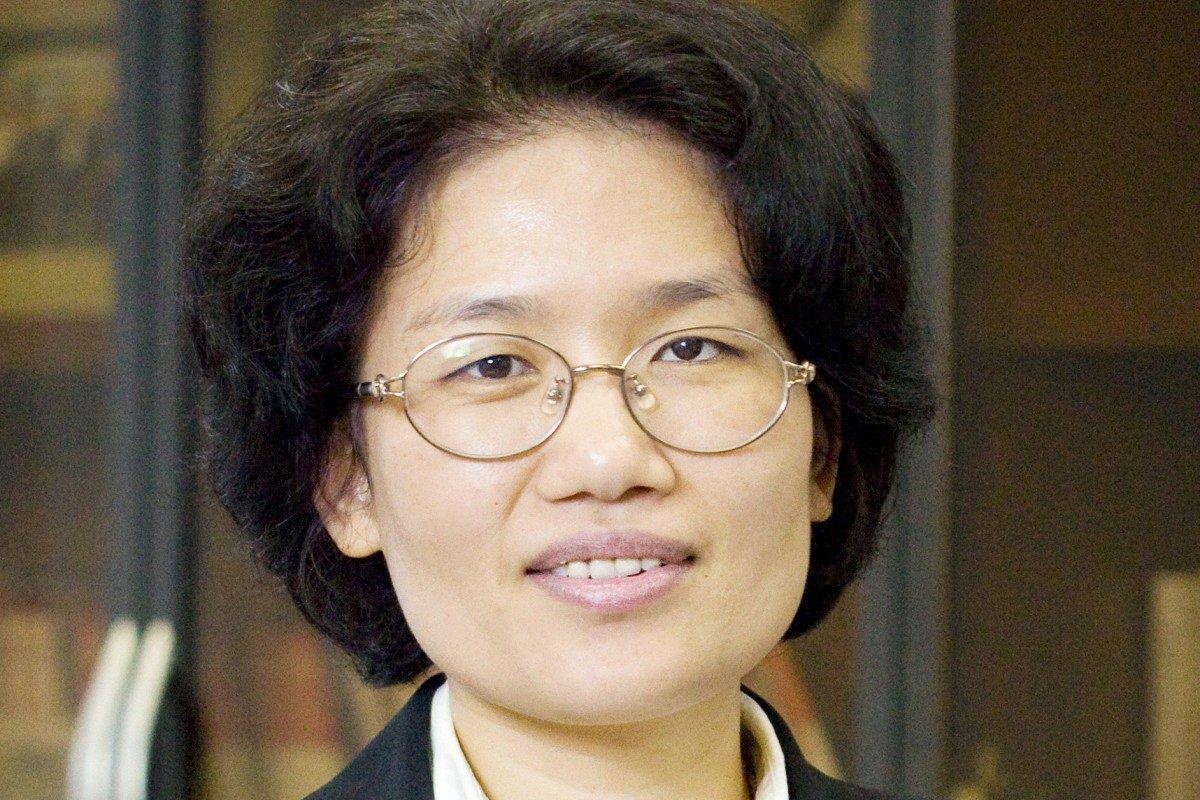 Nguoi phu nu nam trong tay van menh cua Huawei hinh anh