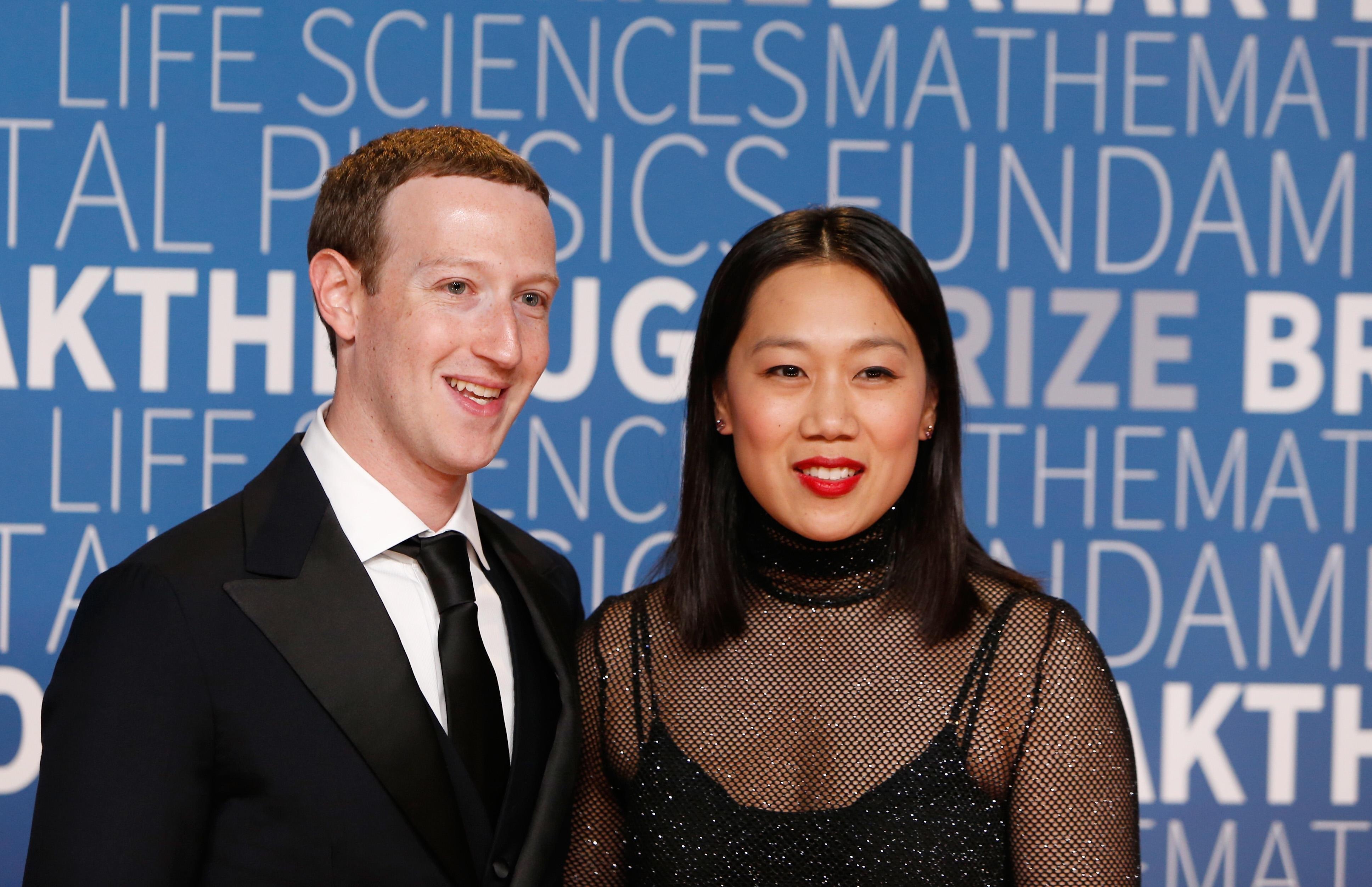 Can ve Mark Zuckerberg bi to ky thi vo sep, quay roi nhan vien FB hinh anh