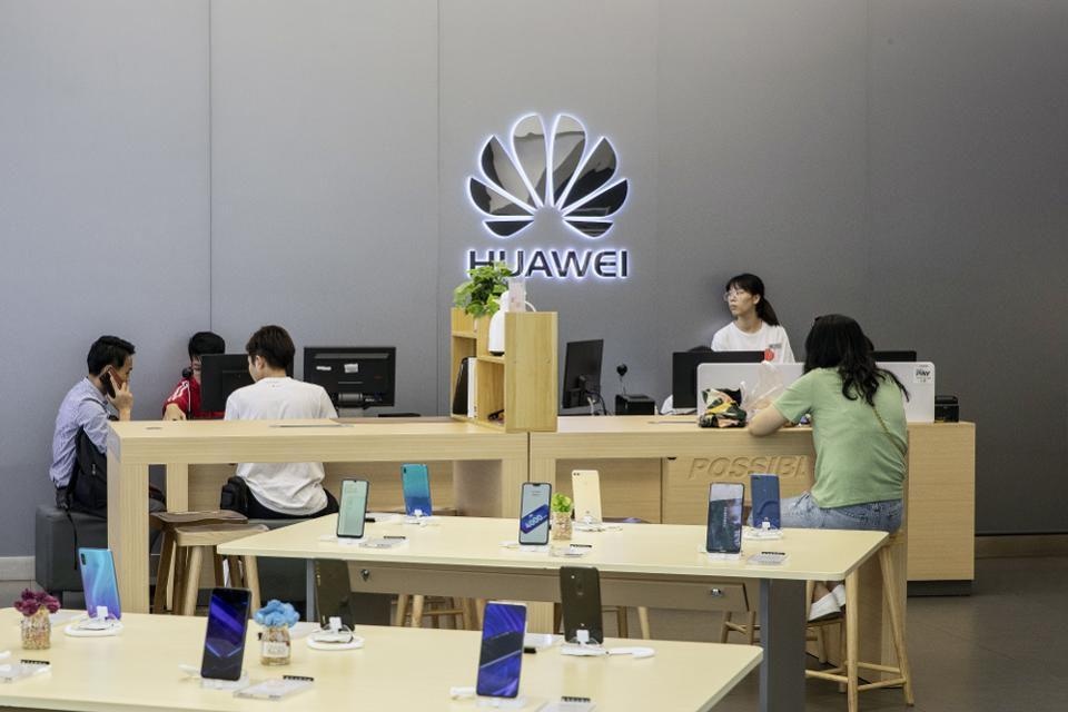 Huawei hoan tien neu dien thoai khong dung duoc Facebook anh 1
