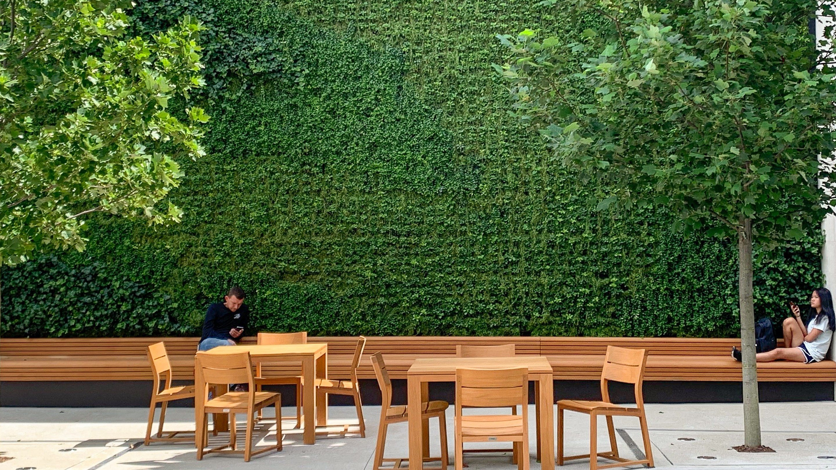 ben trong Apple Store moi anh 3