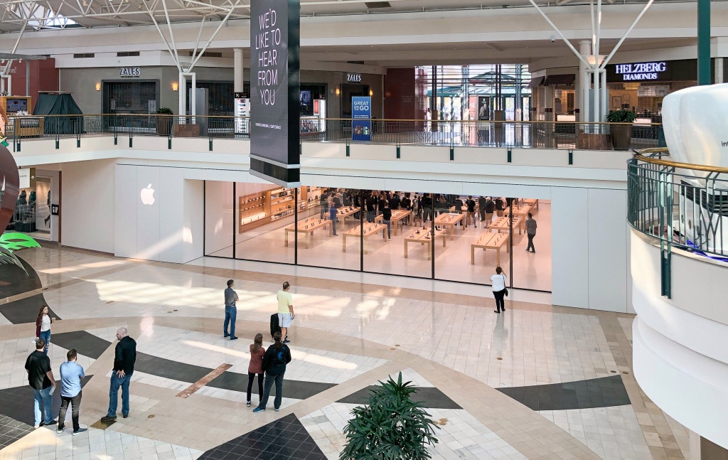 ben trong Apple Store moi anh 6