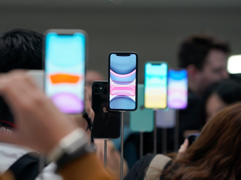 iPhone 11 pin cuc tot, dang mua neu ban dang dung iPhone 7 hoac cu hon hinh anh