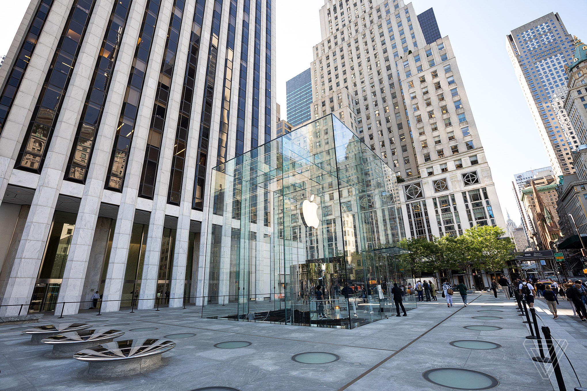 ben trong Apple Fifth Avenue anh 1