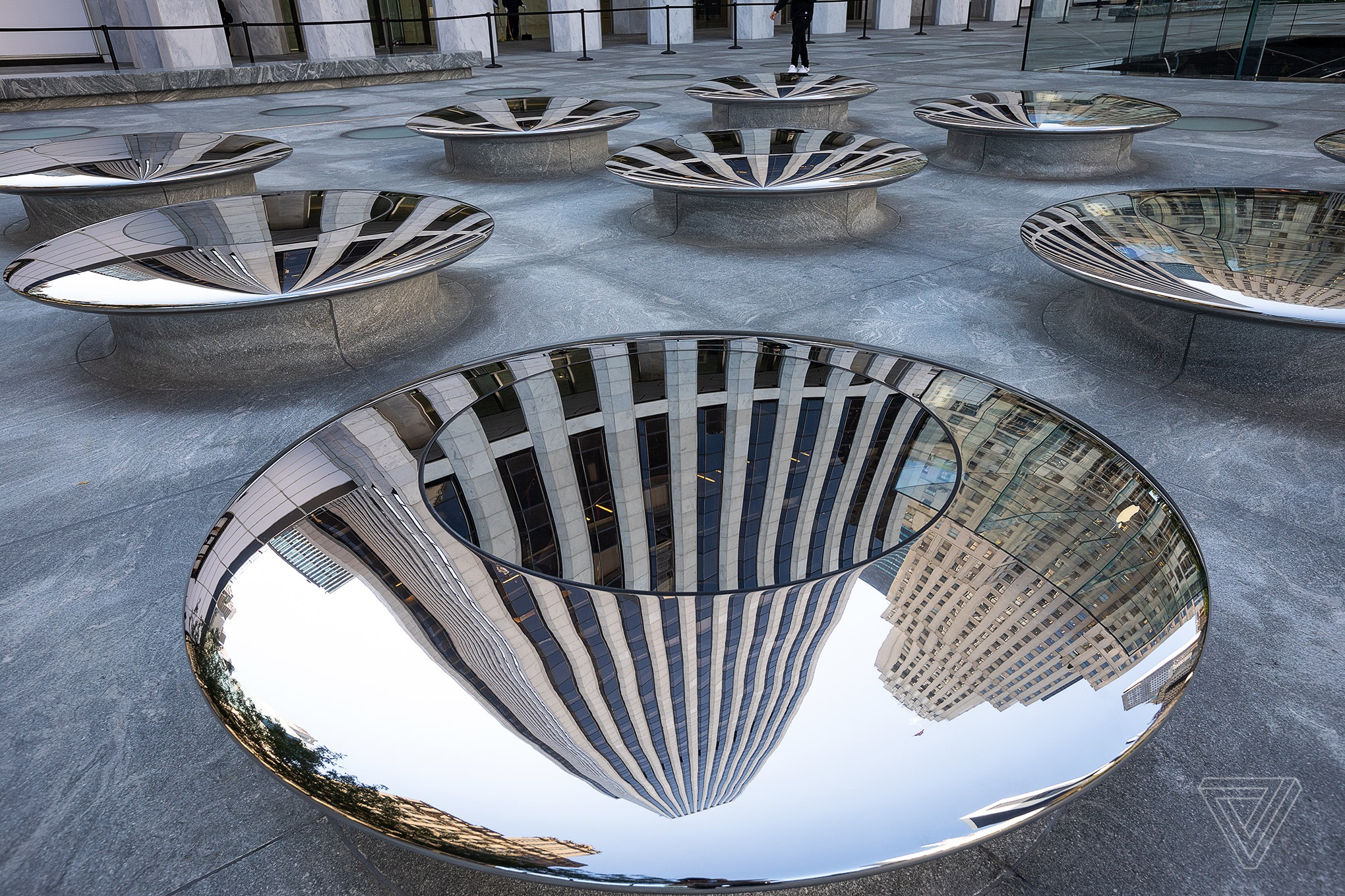 ben trong Apple Fifth Avenue anh 4