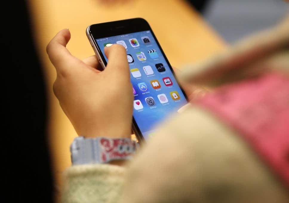 Apple bat ngo mang niem vui den cho iPhone, iPad doi co hinh anh