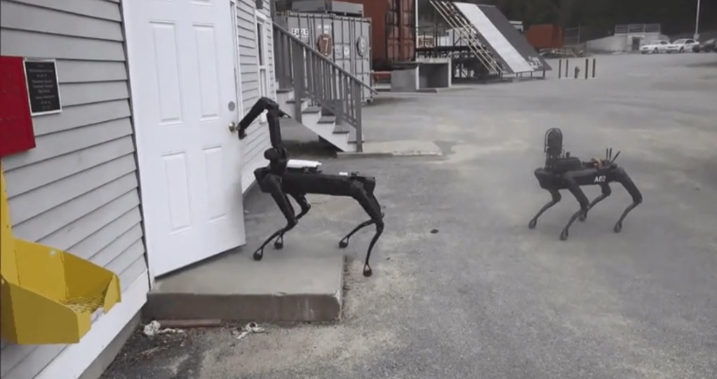 Cho robot tham gia pha bom hinh anh