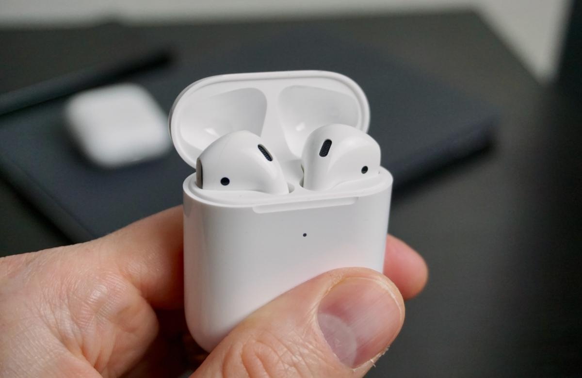 Nam sau iPhone co the ban kem AirPods hinh anh