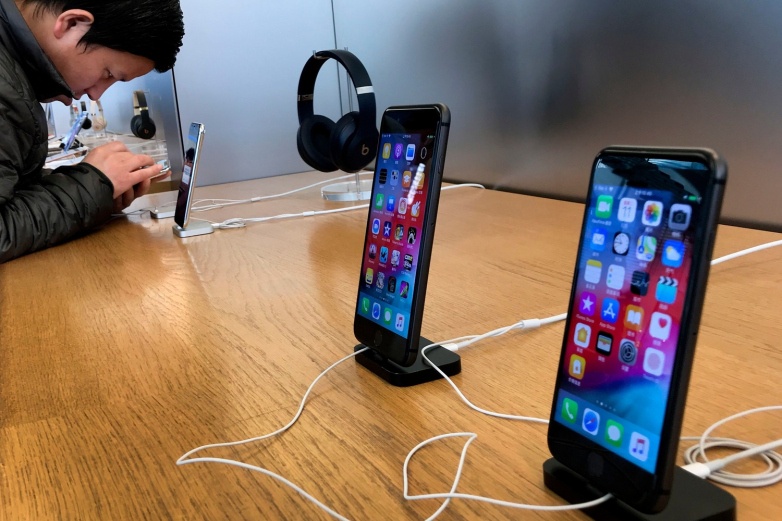 tuon linh kien iPhone ra ngoai anh 1