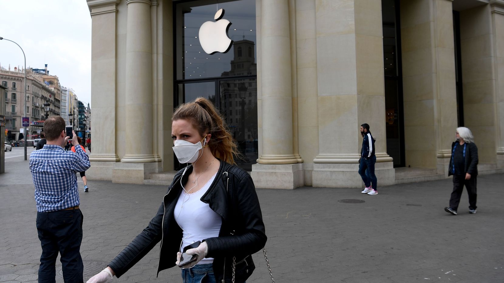 Apple tang 2 trieu khau trang cho nhan vien y te My hinh anh