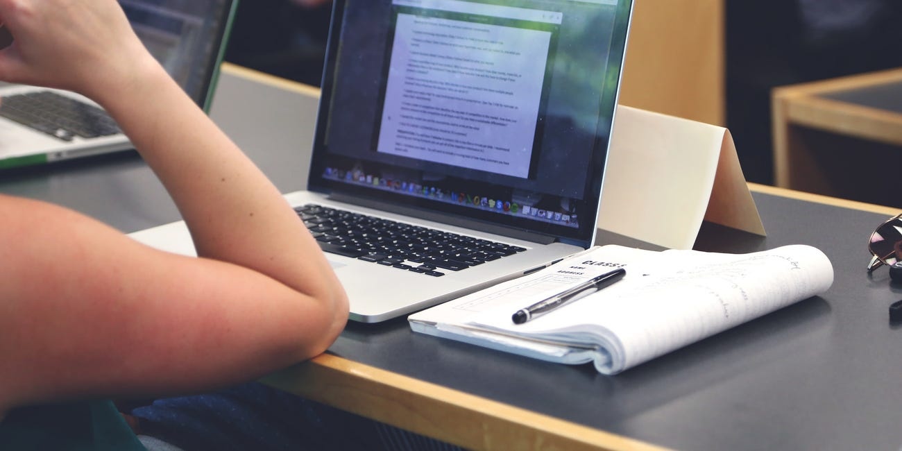 New York cam day hoc qua Zoom hinh anh