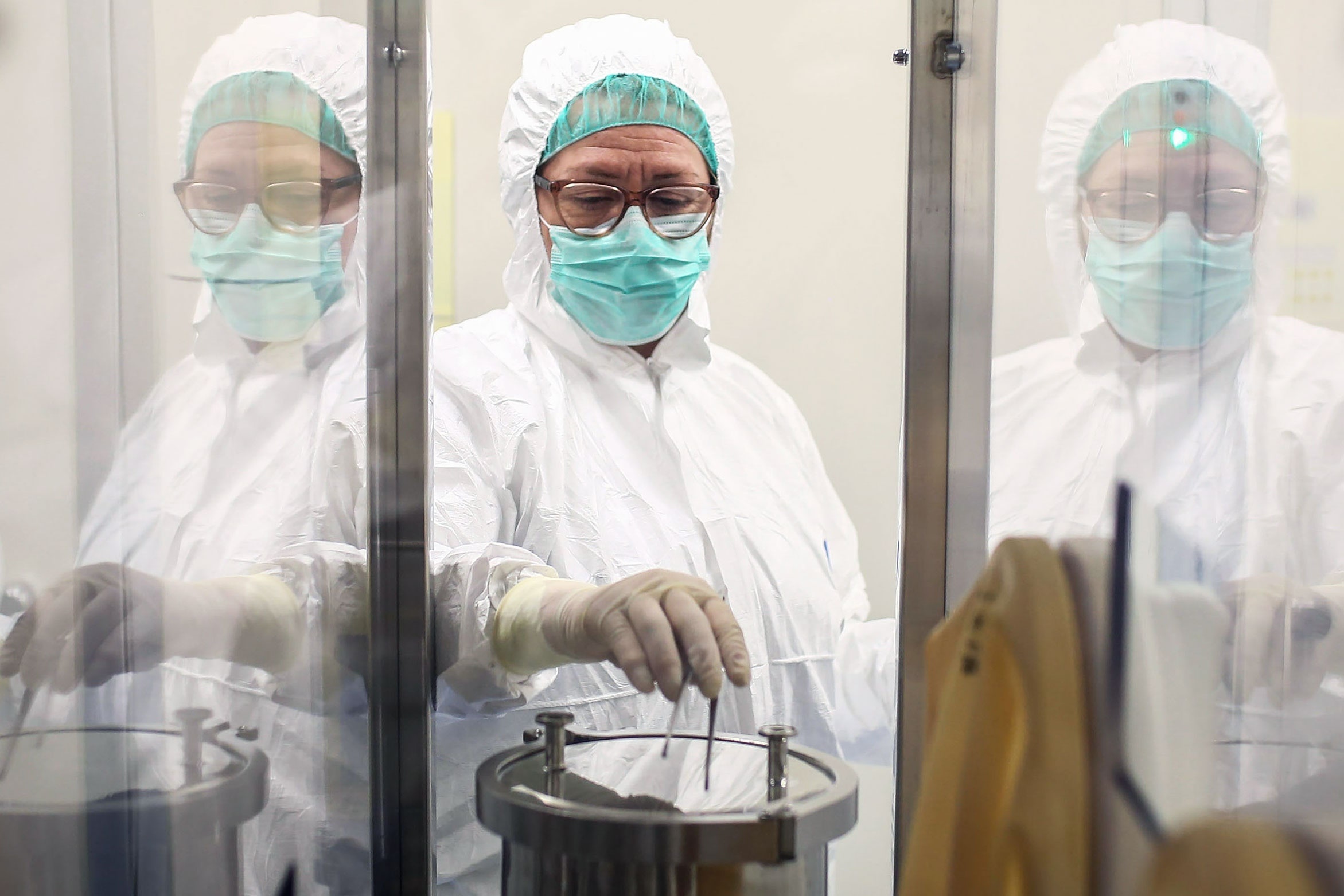 Vaccine Covid-19 va bai hoc qua khu dat gia den tu My hinh anh