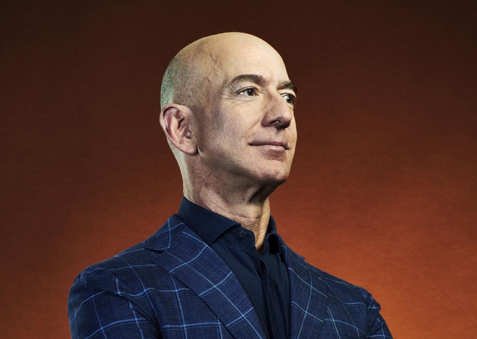 Jeff Bezos la nguoi dau tien co tai san hon 200 ty USD hinh anh