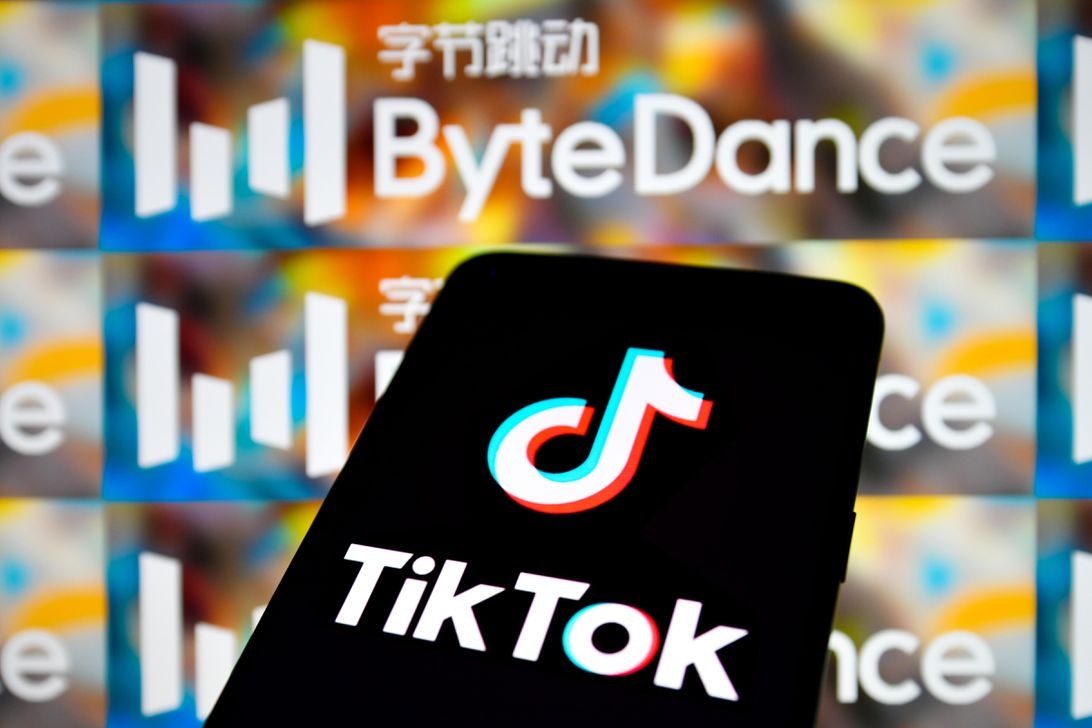 Reuters: Trung Quoc tha de TikTok dong cua hon la roi vao tay My hinh anh