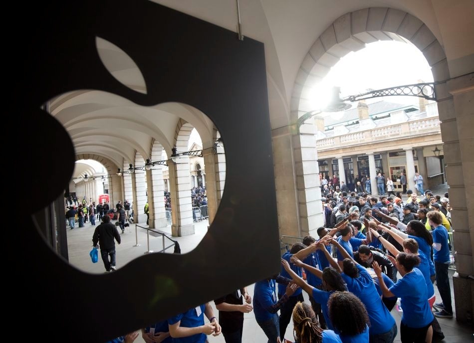 Hinh anh xep hang mua iPhone nhung nam truoc hinh anh