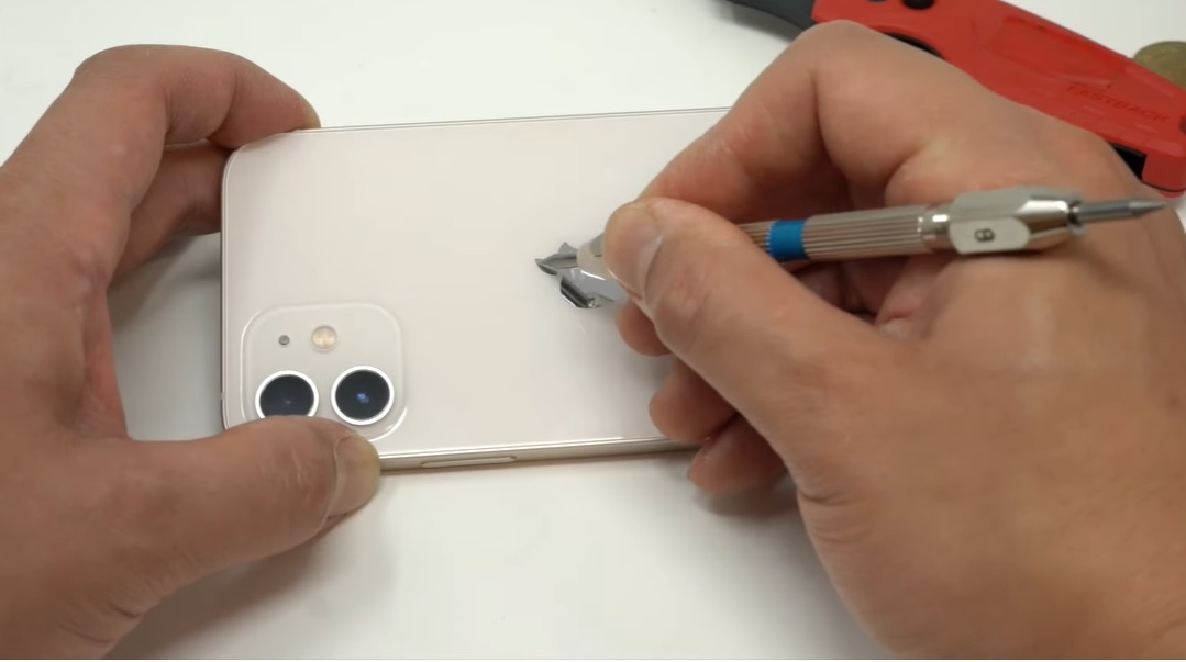 do ben man hinh iPhone 12 anh 3