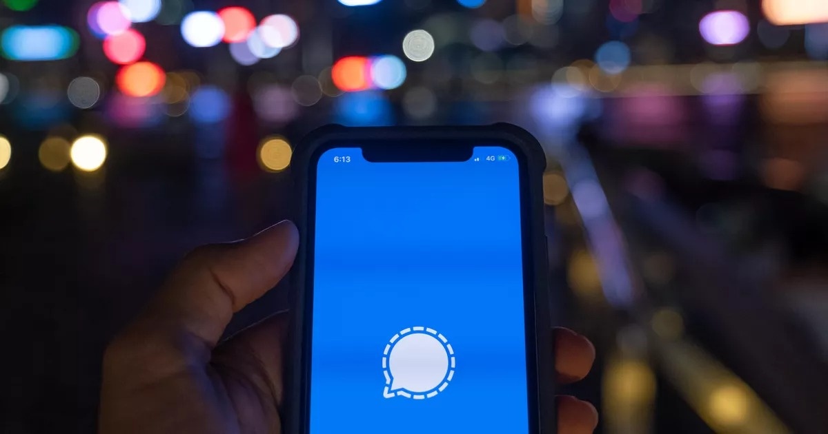 Ung dung nhan tin cua nguoi giau nhat the gioi hinh anh