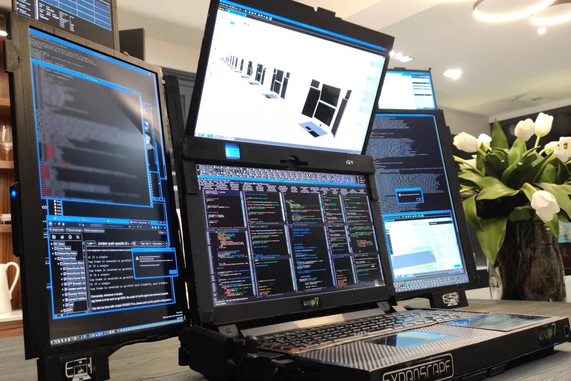 Sieu laptop co 7 man hinh, nang gan 12 kg hinh anh