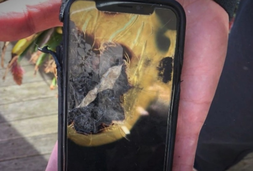 Kien Apple vi iPhone tu no trong tui quan hinh anh