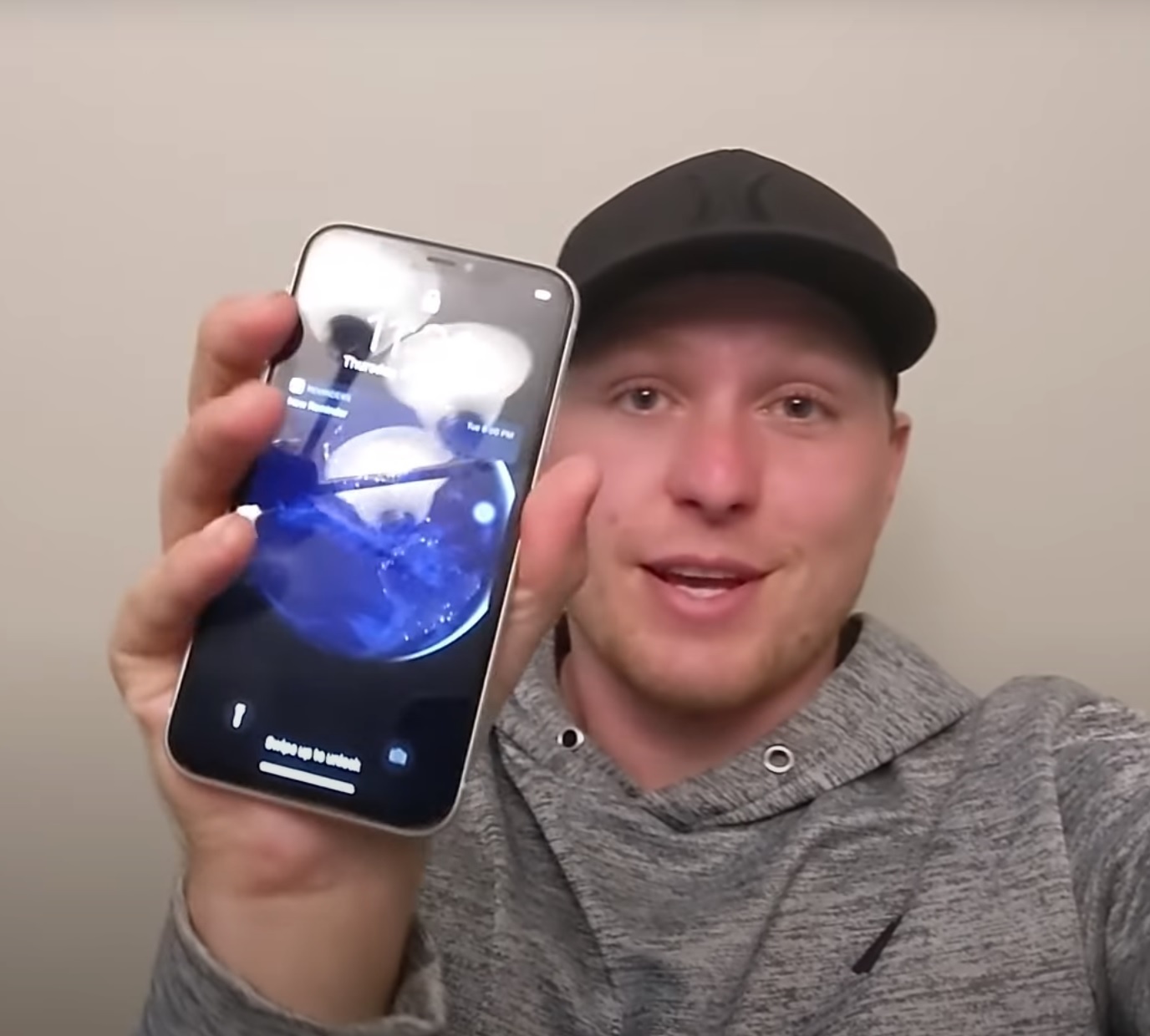 iPhone 11 roi xuong nuoc anh 1