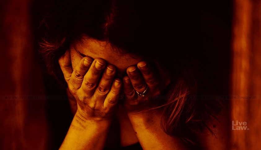 Ekip cua YouTuber noi tieng bi to hiep dam tap the hinh anh