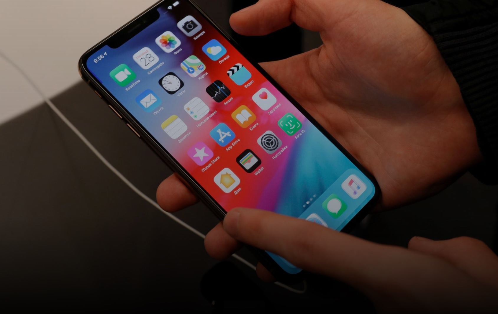 Muon ban smartphone o Nga, Apple va nhieu hang phai theo luat choi moi hinh anh